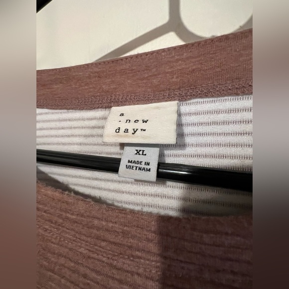 A New Day Sweater With Pocket Mauve Womens XL - Picture 3 of 4